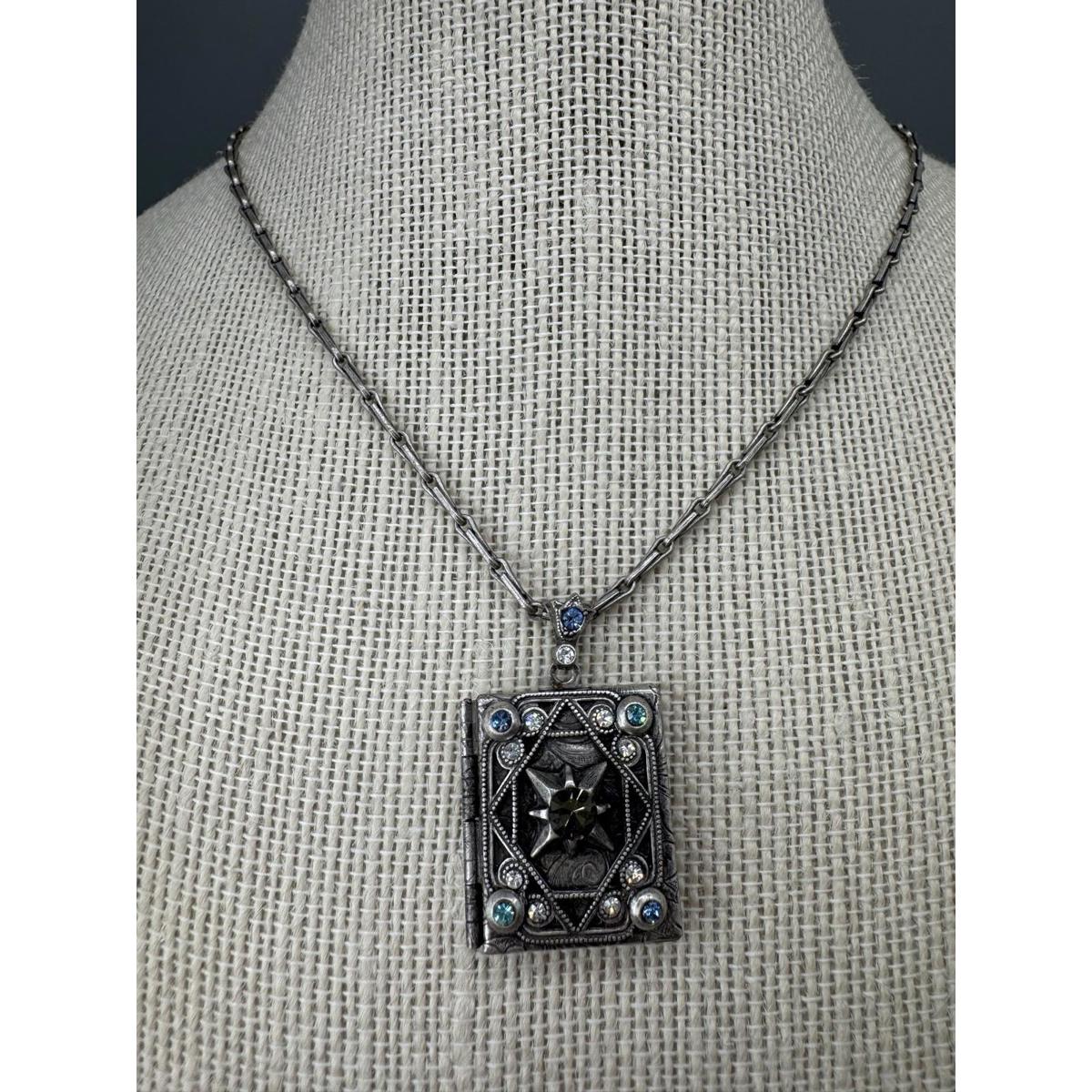 Nice Sweet Romance Usa Silver Tone Pendant Locket Rhinestones Chain Necklace